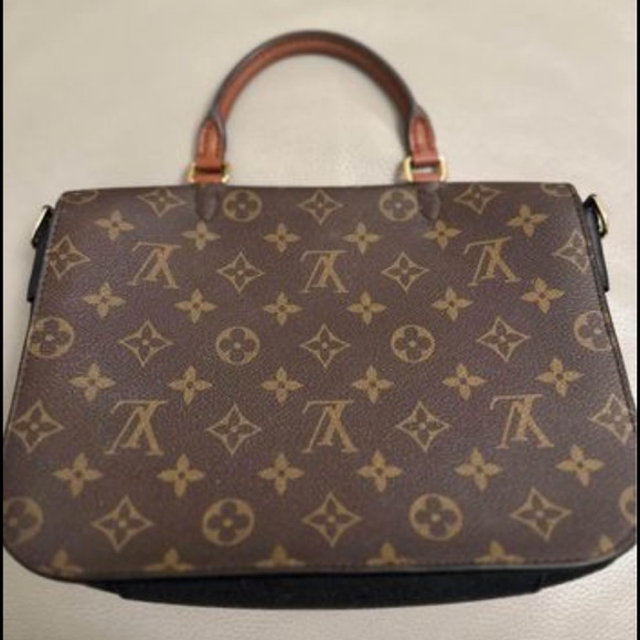 Selling Louis Vuitton purse purchased in 2020 - Picture 3 of 8